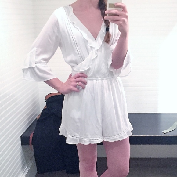 Abercrombie & Fitch Pants - Abercrombie Fitch White Romper Ruffle Eyelet Bell Sleeve Boho Bride Preppy S New